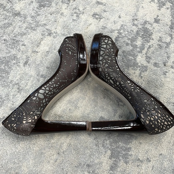 Valentino Garavani Laser Cut Leather Platform Peep Toe Heel Pumps Brown 40 - Picture 11 of 15